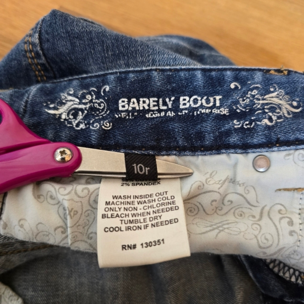 Express Barely Boot Y2k Low-Rise Bootcut Jean Siz… - image 6